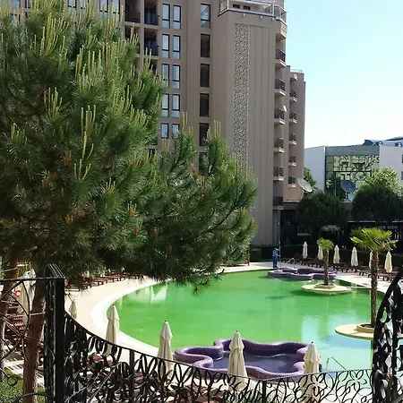 Royal Beach Apartment *